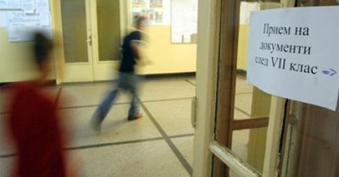 Преди новата учебна година: Масово закриване на паралелки и нулев прием в училищата