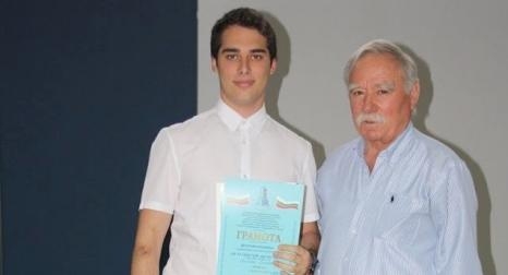Ученик от СОУ „П. Р. Славейков” в Добрич спечели конкурса „Не се гаси туй, що не гас