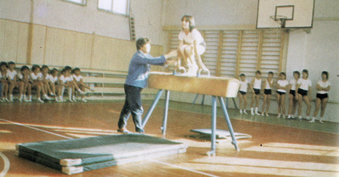 Помните ли какви бяха часовете по физическо възпитание преди тридесетина
