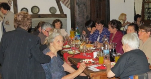 Кметът на община Банско покани пенсионирани учители на празничен обяд