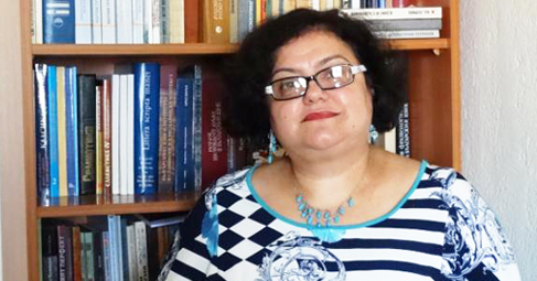 Д-р Теофана Гайдарова е доцент в Катедрата по български език