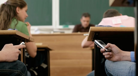 85% от българските ученици имат мобилен телефон