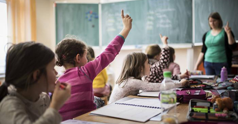 Вмениха нови задължения на учителите - да следят отсъствията на децата в риск от отп