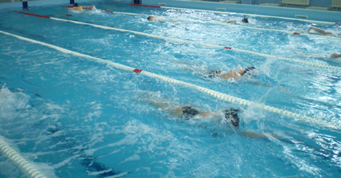Пловдивски ученици „правили дарения”, за да плуват в училищен басейн