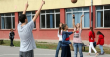С „бягаща диктовка” деца учат и спортуват едновременно