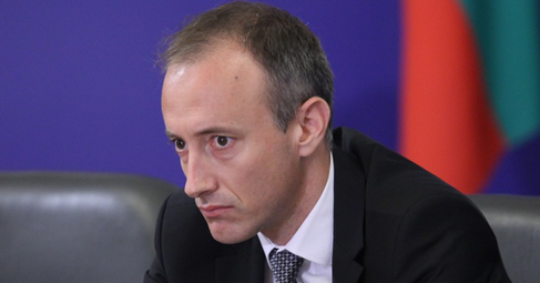 Министър Вълчев е притеснен от емигрирането на млади образовани българи