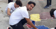Ромски младеж oбикаля домовете на отсъстващи деца, за да ги върне в училище