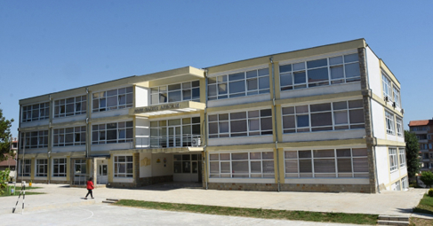 Родители искат оставката на кмета на Варна заради некачествено построено училище
