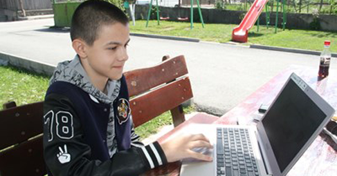 12-годишен ученик от доспатското село Барутин получи награди от Google
