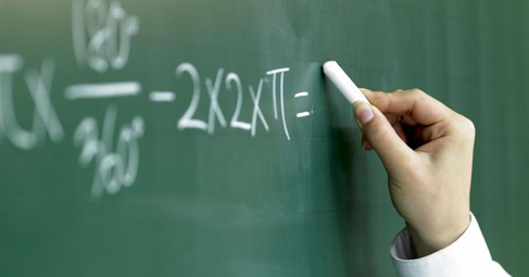 Учителка от Пазарджик е пред уволнение заради жалби на шестокласници