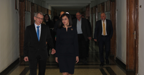 Министър Денков иска оставки заради големи нарушения в ОП 