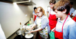 В Испания по предмет „Домашна икономика” средношколци се учат да готвят и да гладят