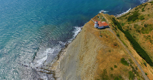 В средното Черноморско крайбрежие на България нос Емине най източната