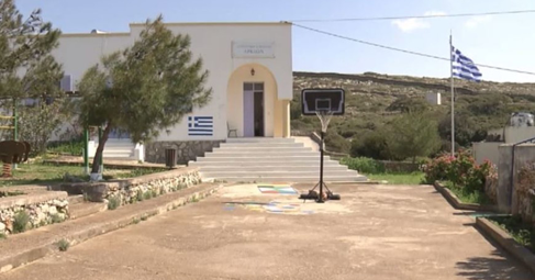 На малък гръцки остров има училище само заради двама ученика