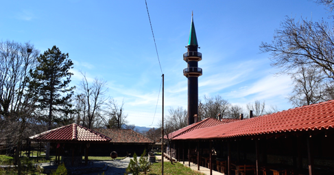  Джамията е построена през 1438 година но има сведения за храма