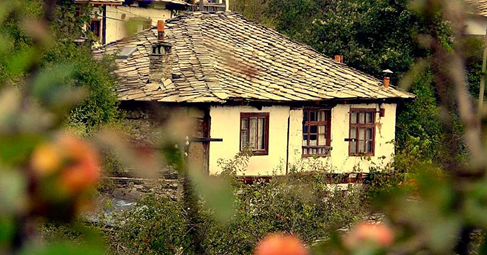 Село Долен е разположено в западната част на Родопите на
