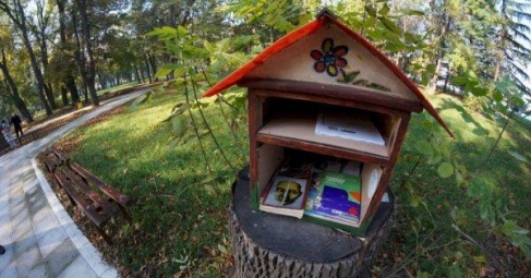 Жителите на варненския квартал Аспарухово се радват на къщичка за книги