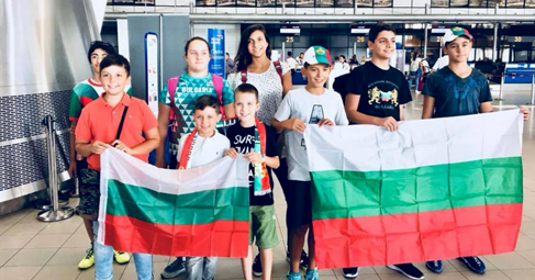 С 12 златни медала се завръщат български ученици от Хонг Конг