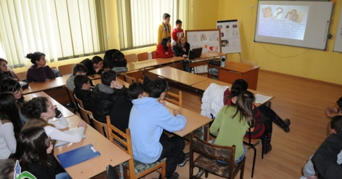 Министър Кунева подкрепя въвеждането на едносменен режим на работа в училище