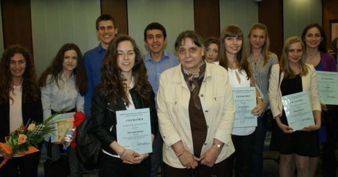 Стопанския факултет към СУ награди студенти от бакалавърската програма