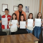 Езиков център 